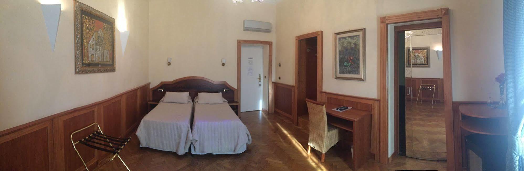 Relais Conte Di Cavour De Luxe 2* Roma
