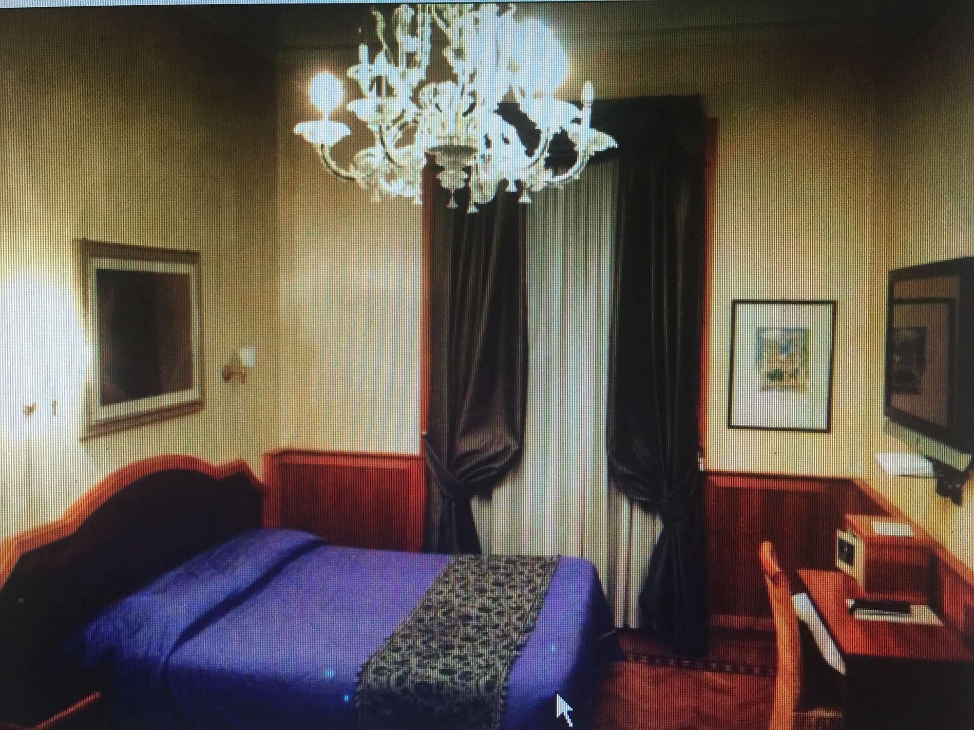 Relais Conte Di Cavour De Luxe 2* Rome