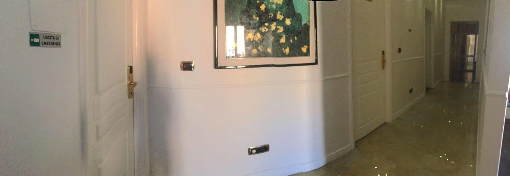 Relais Conte Di Cavour De Luxe 2* Rome